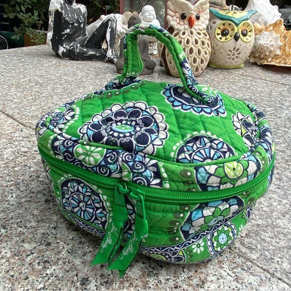 Vera Bradley quilted bag - Picture 1 of 8